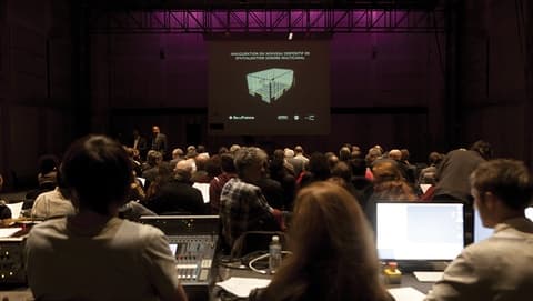 Dispositif de spatialisation sonore multicanal équipant l'Espace de projection et combinant les systèmes WFS et Ambisonics