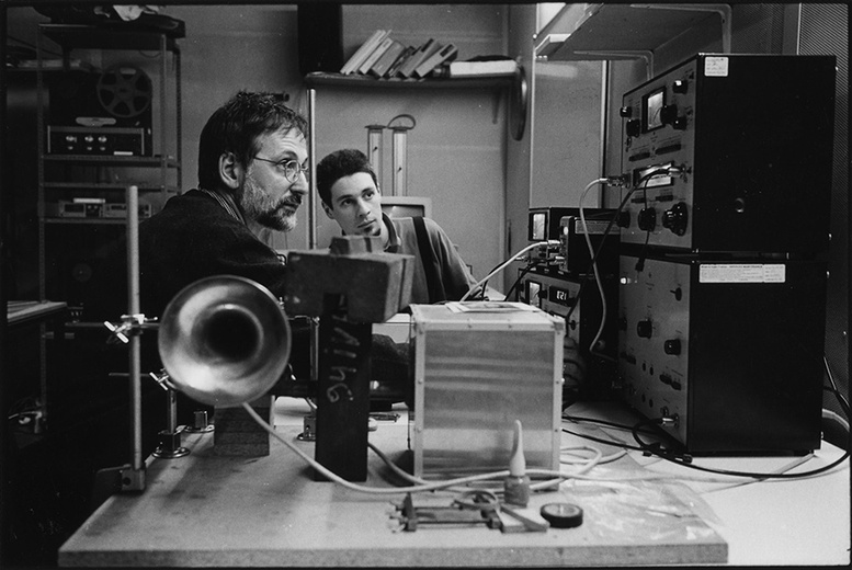 Nicolas Misdariis et René Caussé dans le labo 7 de l'Ircam en 1996  © Myr Muratet