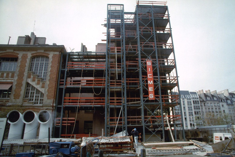 Construction du bâtiment conçu par Renzo Piano  