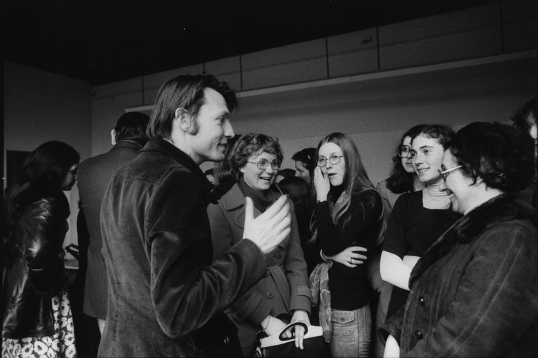 Jean-Claude Risset avec ses étudiants à Metz, 1976  © Hervé Gloaguen